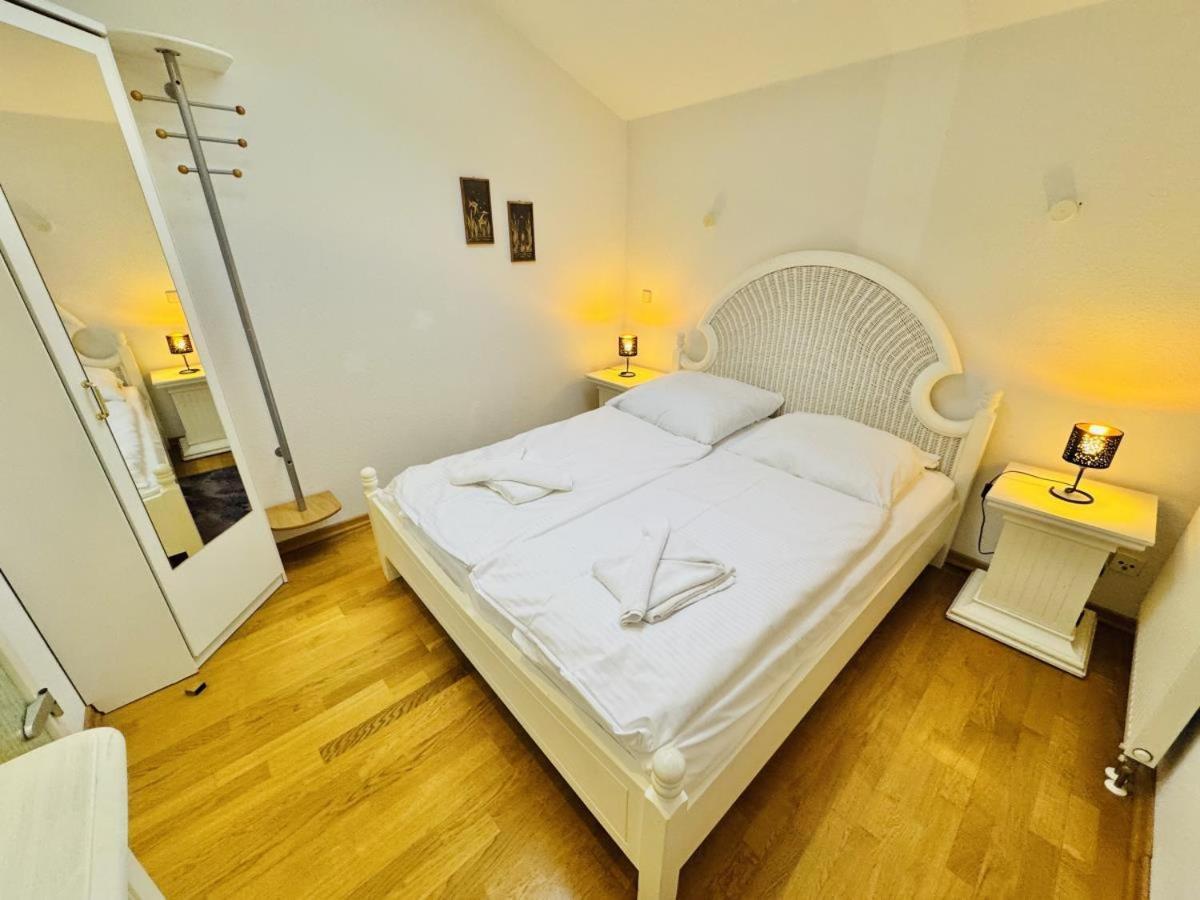 Ferienwohnung Sonnenuntergang, am Leuchtturm Rostock Exterior foto